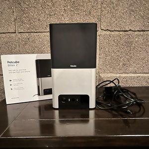 Petcube bites 2 Wi-Fi pet camera w treat dispenser